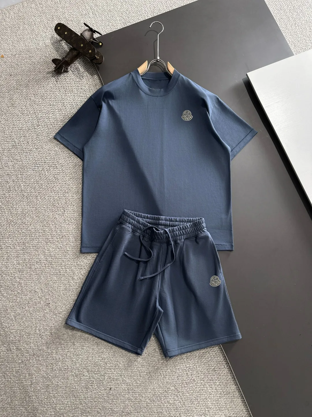 Next day shipping P460 Stone lsland/stone island high quality 2025 spring and summer new casual heavy industry suit exclusively developed by yb! High quality production! Imported custom-made fabrics for foreign orders, with high breathability and comfort, impeccable details, brand element design concept, delicate and soft feel! It presents a casual cut and the upper body shape is great! On sale simultaneously on the official website! From a high-end men's positioning brand, the low-key luxury taste is irresistible! Exquisite workmanship and impeccable quality! The overall style is simple, fashionable and timeless, fully meeting the requirements of stylish and tasteful dressing! Size: S-XXL